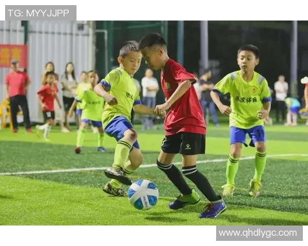 球星日常生活与赛场英姿完美融合的足球精彩瞬间图片合集